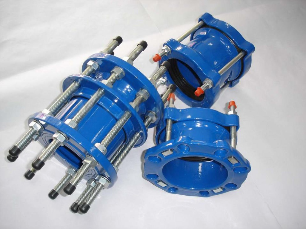 What is the difference between a flange and a dismantling joint?